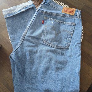 BRAND NEW LEVIS JEANS (with holes)
